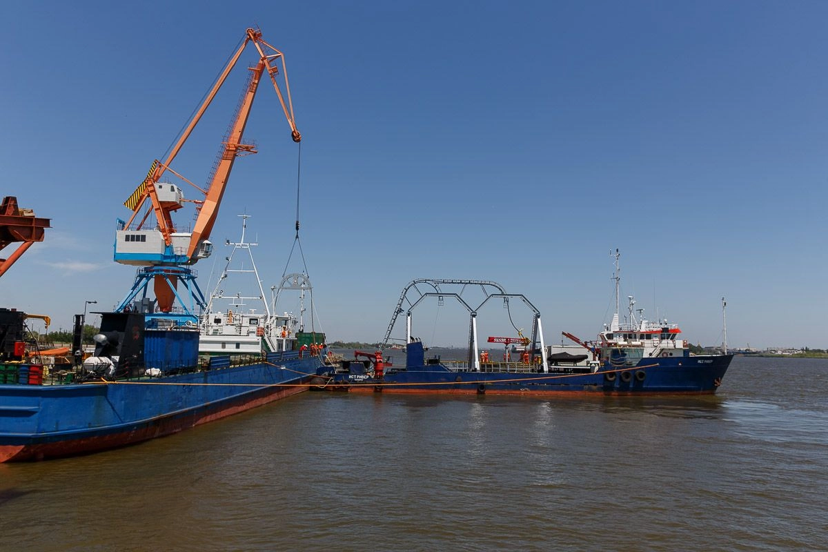04-cable-loading-vessel