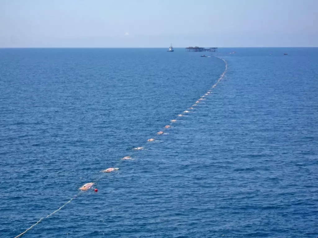 Construction of Three Subsea Pipelines at LAM and ZHDANOV Fields